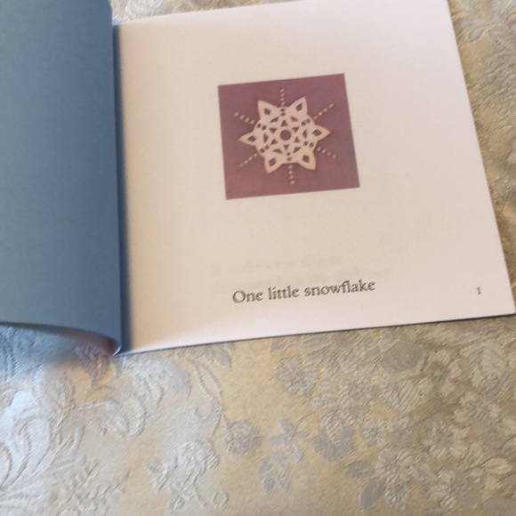 MILLIONS OF SNOWFLAKES NWOT SCHOLASTIC CHILDRENS BOOK Mary McKenna Siddals- #237 - Picture 4 of 8